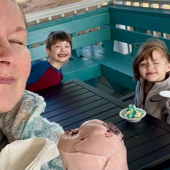 Meet your Posher, Attic Granny - Picture 5 of 16